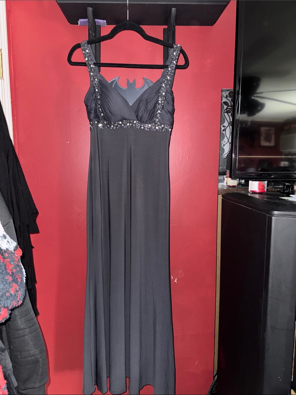 Elegant Black Beaded V-Neck Evening Dress